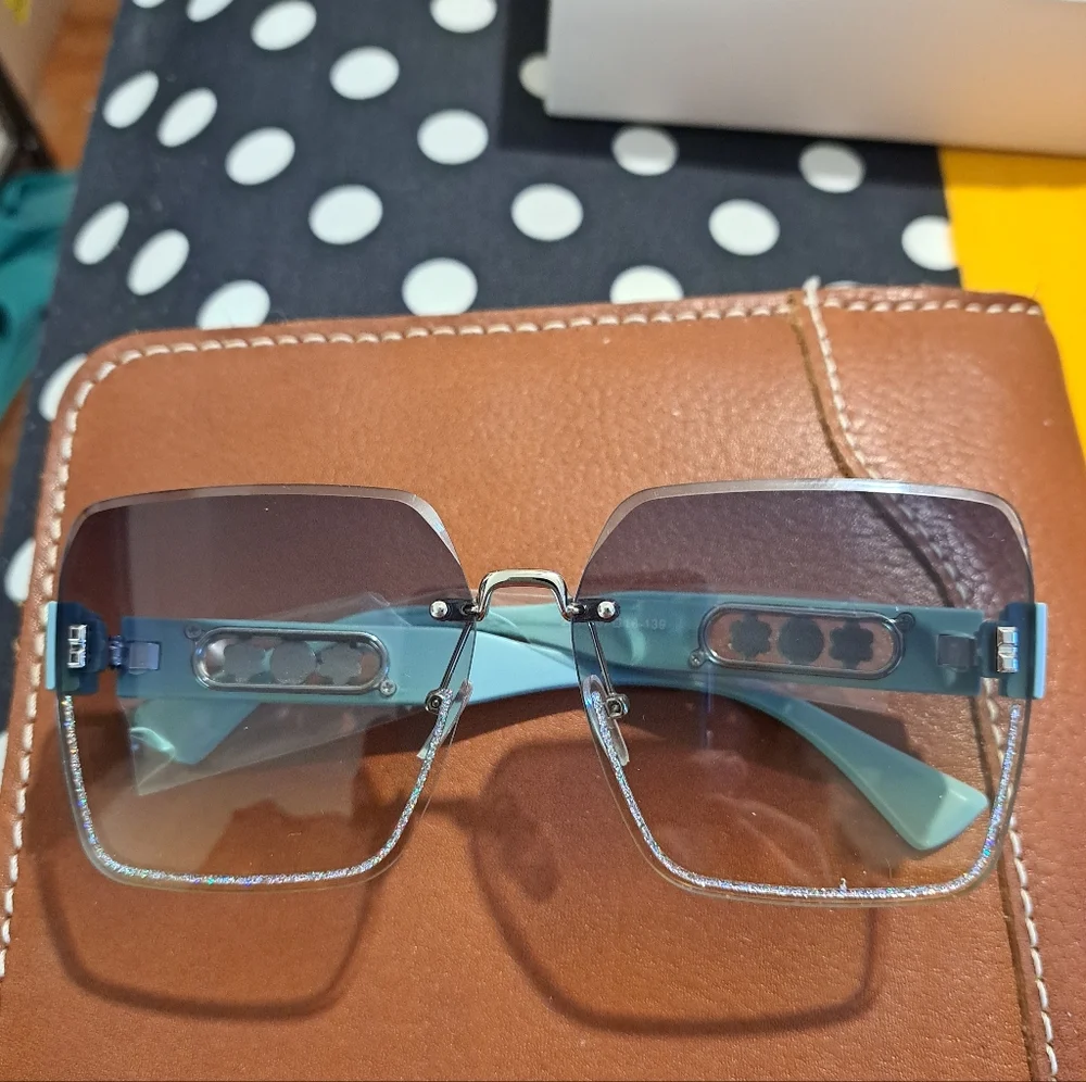 LINFEMAND Frameless Gradient Fashion Large Sunglasses, Soft Green